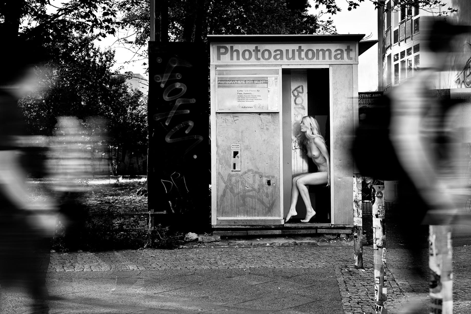 European Photography Awards Winner - selfie queen - streets of berlin
