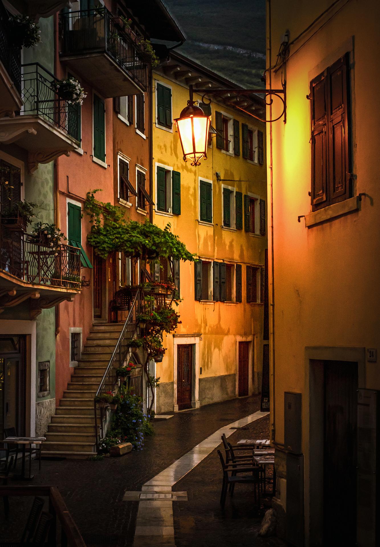 European Photography Awards Winner - warm street lamp in italy