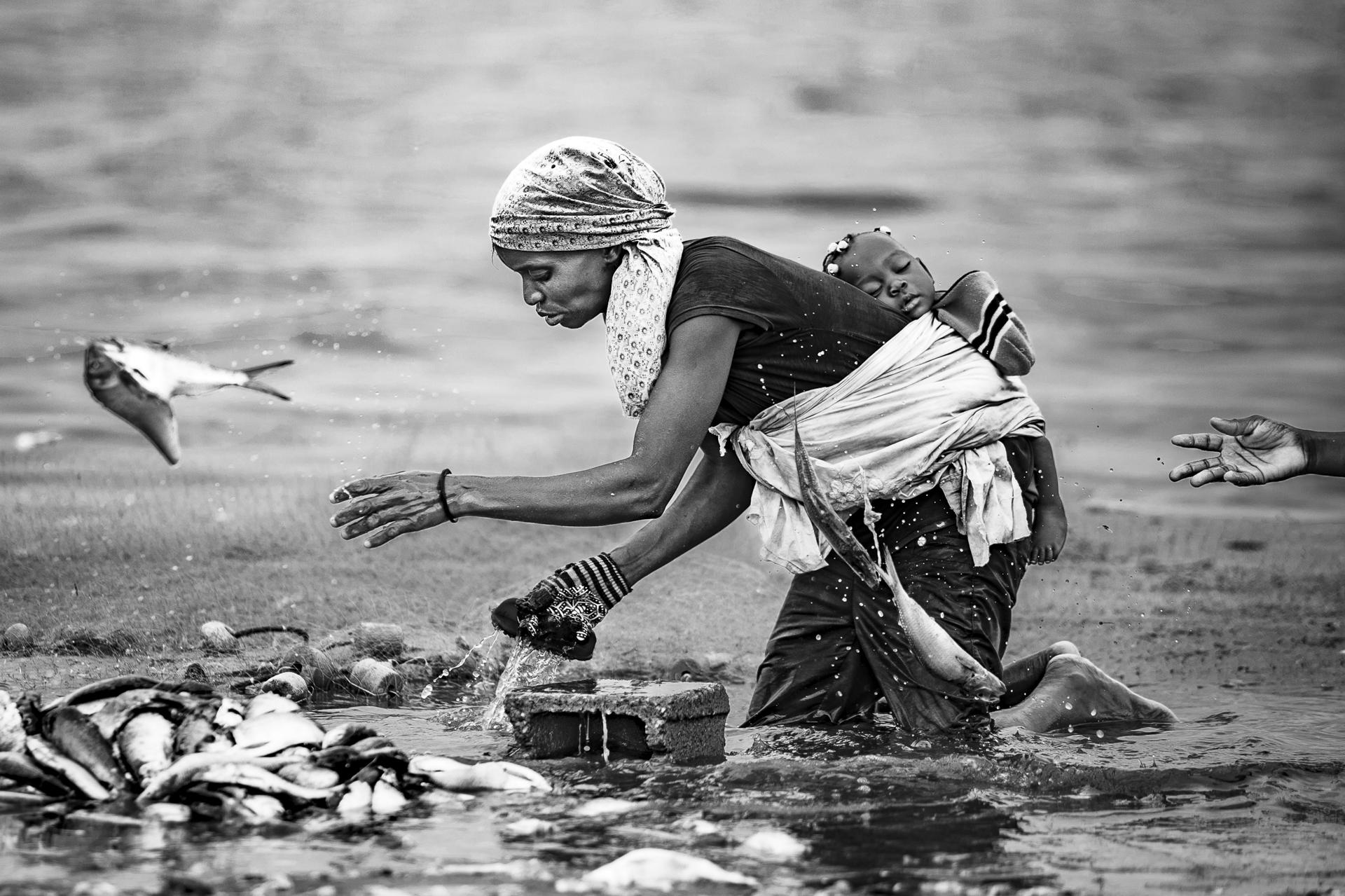 European Photography Awards Winner - Resilient mothers