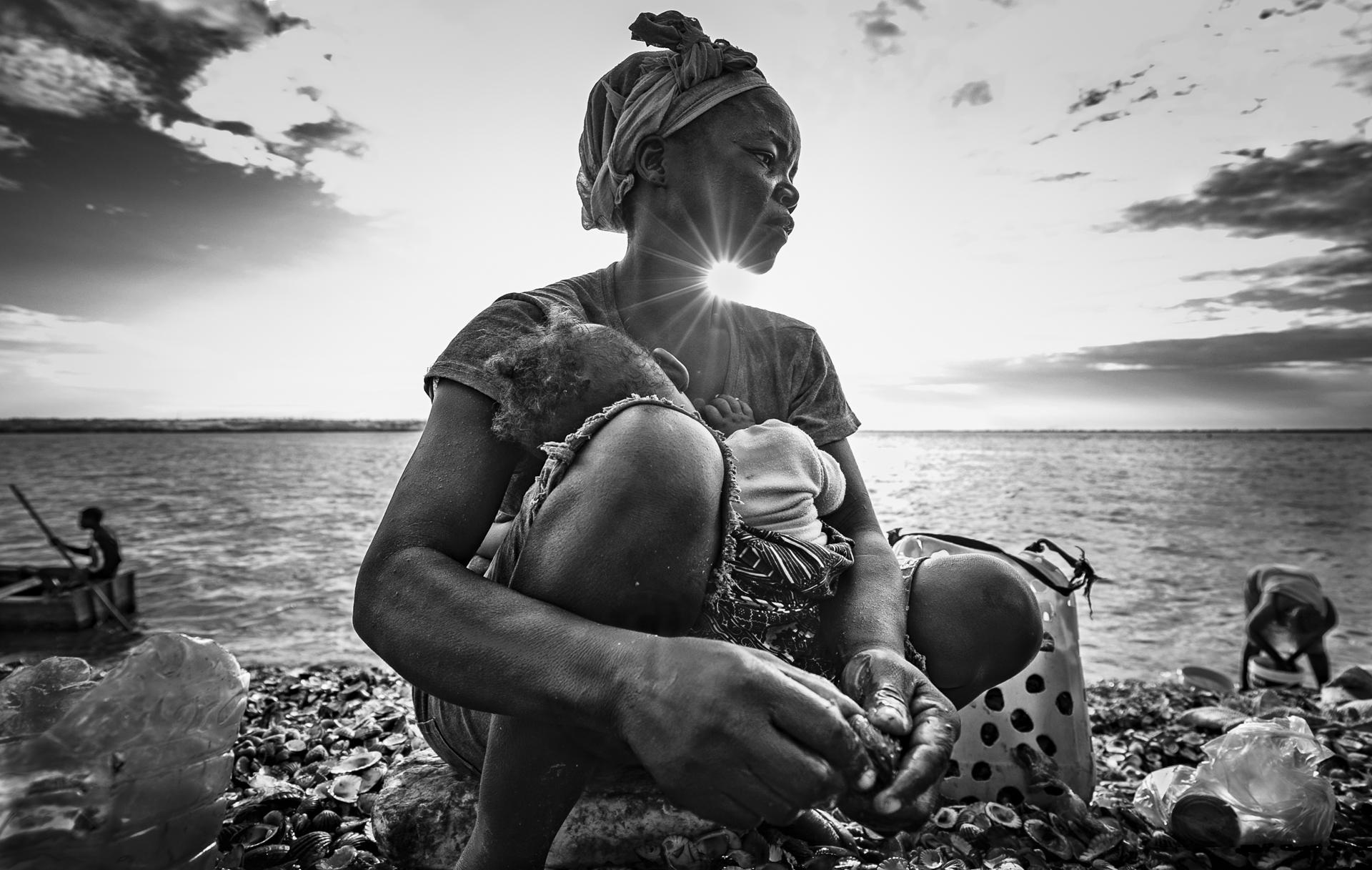 European Photography Awards Winner - Resilient mothers