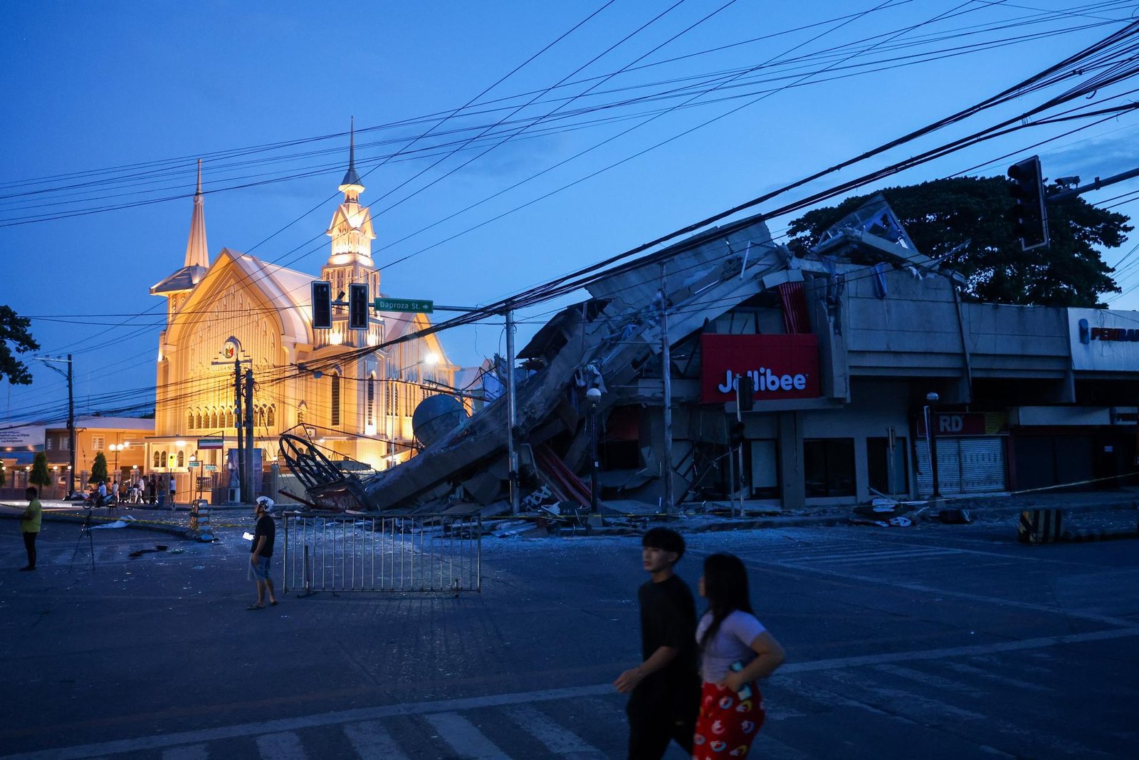 European Photography Awards Winner - M7.8 Quake in  Philippines killed over 80 